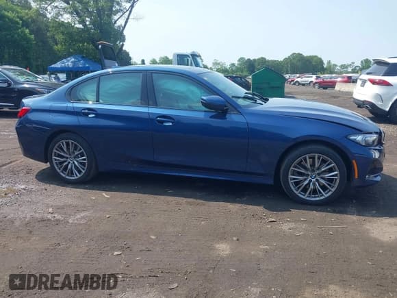 ✅ 2023 BMW 3 Series 330i xDrive • VIN: 3MW89FF06P8D68103 • Lot: 42456198. Listed on IAAI with 11,878 mi. Free auction sales archive from the USA and detailed vehicle history report at DreamBid. Image 13.