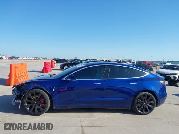 ✅ 2020 Tesla Model 3 Performance • VIN: 5YJ3E1EC7LF641918 • Lot: 41984261. Wystawiony na IAAI z przebiegiem 50 202 mil. Bezpłatny archiwum sprzedaży aukcyjnych z USA i szczegółowy raport historii pojazdu na DreamBid. Zdjęcie 15.