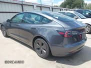 ✅ 2022 Tesla Model 3 • VIN: 5YJ3E1EA0NF206479 • Lot: 43176382. Wystawiony na IAAI z przebiegiem 56 793 mil. Bezpłatny archiwum sprzedaży aukcyjnych z USA i szczegółowy raport historii pojazdu na DreamBid. Zdjęcie 3.