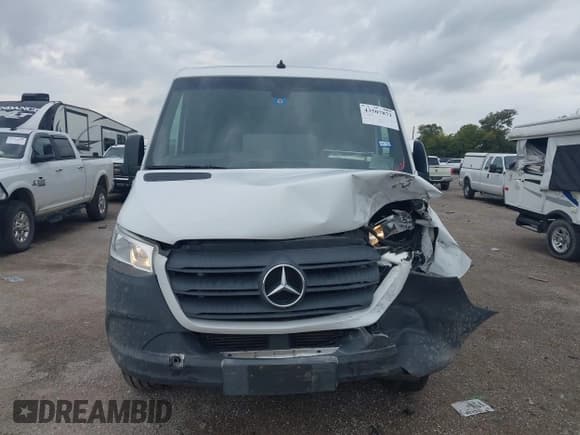 ✅ 2019 Mercedes-Benz Sprinter Cargo • VIN: WD4PF0CD3KP165407 • Lot: 43507871. Listed on IAAI with 148,381 mi. Free auction sales archive from the USA and detailed vehicle history report at DreamBid. Image 12.