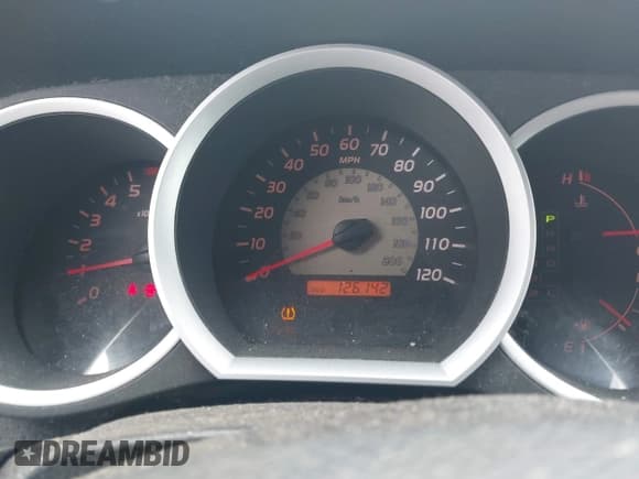 ✅ 2011 Toyota Tacoma • VIN: 5TFUU4EN8BX009220 • Lot: 43703304. Listed on IAAI with 126,142 mi. Free auction sales archive from the USA and detailed vehicle history report at DreamBid. Image 7.