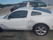 ✅ 2010 Ford Mustang GT • VIN: 1ZVBP8CH2A5126267 • Лот: 43183927. Опубликован ранее на IAAI с пробегом 197 601 миль. Бесплатный доступ к архиву аукционных продаж из США и подробный отчёт об истории автомобиля на DreamBid. Изображение 14.