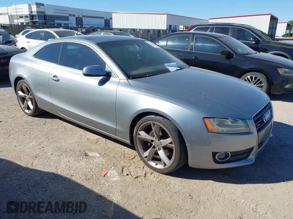 ✅ 2011 Audi A5 Premium Plus • VIN: WAULFAFR7BA044904 • Lot: 43503438. Wystawiony na IAAI z przebiegiem 124 943 mil. Bezpłatny archiwum sprzedaży aukcyjnych z USA i szczegółowy raport historii pojazdu na DreamBid. Zdjęcie 1.