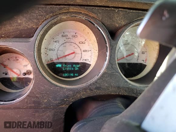 ✅ 2014 Dodge Challenger SXT • VIN: 2C3CDYAG9EH108927 • Lot: 69865674. Wystawiony na Copart z przebiegiem 130 196 mil. Bezpłatny archiwum sprzedaży aukcyjnych z USA i szczegółowy raport historii pojazdu na DreamBid. Zdjęcie 9.