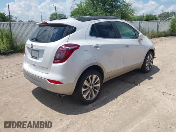 ✅ 2020 Buick Encore Preferred • VIN: KL4CJASB1LB003894 • Lot: 42603906. Wystawiony na IAAI z przebiegiem 32 680 mil. Bezpłatny archiwum sprzedaży aukcyjnych z USA i szczegółowy raport historii pojazdu na DreamBid. Zdjęcie 4.