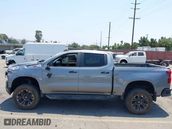 ✅ 2020 Chevrolet Silverado 1500 LT Trail Boss • VIN: 1GCPYFED7LZ215543 • Lot: 42736286. Wystawiony na IAAI z przebiegiem 56 435 mil. Bezpłatny archiwum sprzedaży aukcyjnych z USA i szczegółowy raport historii pojazdu na DreamBid. Zdjęcie 14.