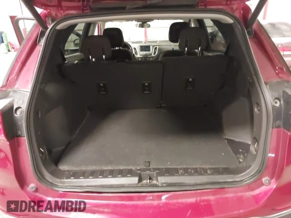 ✅ 2019 Chevrolet Equinox LT • VIN: 3GNAXKEV5KS502652 • Lot: 43065742. Wystawiony na IAAI z przebiegiem 151 049 mil. Bezpłatny archiwum sprzedaży aukcyjnych z USA i szczegółowy raport historii pojazdu na DreamBid. Zdjęcie 17.