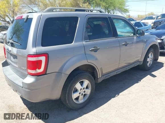 ✅ 2008 Ford Escape XLT • VIN: 1FMCU93168KB33268 • Lot: 42098947. Wystawiony na IAAI z przebiegiem 226 864 mil. Bezpłatny archiwum sprzedaży aukcyjnych z USA i szczegółowy raport historii pojazdu na DreamBid. Zdjęcie 4.