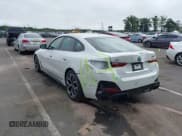 ✅ 2024 BMW i4 M50 • VIN: WBY33AW02RFS40631 • Lot: 43255685. Wystawiony na IAAI z przebiegiem 9 715 mil. Bezpłatny archiwum sprzedaży aukcyjnych z USA i szczegółowy raport historii pojazdu na DreamBid. Zdjęcie 3.