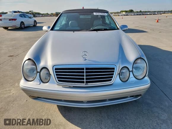 ✅ 2000 Mercedes-Benz CLK 320/430 • VIN: WDBLK70G6YT036944 • Lot: 81517635. Wystawiony na Copart z przebiegiem 129 745 mil. Bezpłatny archiwum sprzedaży aukcyjnych z USA i szczegółowy raport historii pojazdu na DreamBid. Zdjęcie 5.