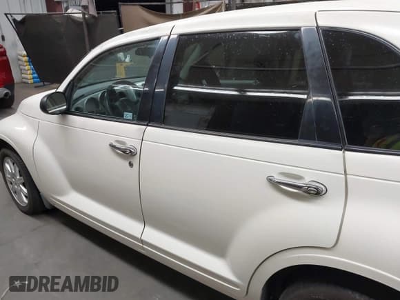 ✅ 2007 Chrysler PT Cruiser Limited • VIN: 3A8FY68B57T608436 • Lot: 42138553. Wystawiony na IAAI z przebiegiem 97 419 mil. Bezpłatny archiwum sprzedaży aukcyjnych z USA i szczegółowy raport historii pojazdu na DreamBid. Zdjęcie 14.