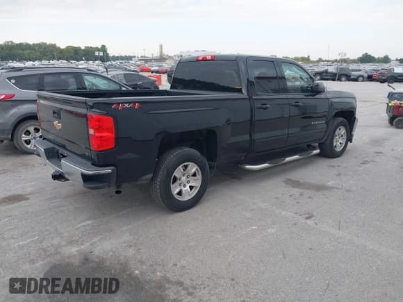 ✅ 2018 Chevrolet Silverado 1500 LT • VIN: 1GCVKREHXJZ143263 • Лот: 43457459. Опубликован ранее на IAAI с пробегом 136 002 миль. Бесплатный доступ к архиву аукционных продаж из США и подробный отчёт об истории автомобиля на DreamBid. Изображение 4.