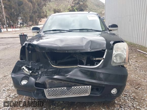 ✅ 2008 GMC Yukon SLT 4SB • VIN: 1GKFC13J18R118629 • Lot: 41798020. Wystawiony na IAAI z przebiegiem 215 760 mil. Bezpłatny archiwum sprzedaży aukcyjnych z USA i szczegółowy raport historii pojazdu na DreamBid. Zdjęcie 12.