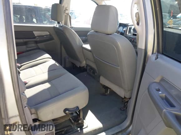 ✅ 2007 Dodge 2500 SLT • VIN: 3D7KS29C07G750571 • Lot: 43476668. Wystawiony na IAAI z przebiegiem 234 858 mil. Bezpłatny archiwum sprzedaży aukcyjnych z USA i szczegółowy raport historii pojazdu na DreamBid. Zdjęcie 8.