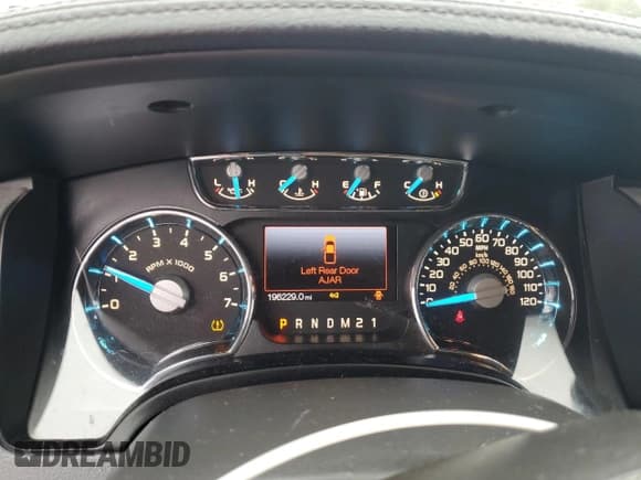 ✅ 2013 Ford F-150 XL • VIN: 1FTFW1EF1DFC09648 • Lot: 89538335. Listed on Copart with 196,229 mi. Free auction sales archive from the USA and detailed vehicle history report at DreamBid. Image 9.