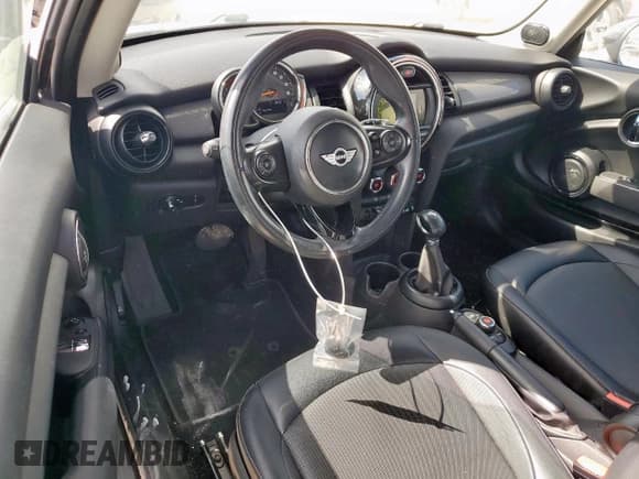 ✅ 2018 MINI Hardtop Cooper • VIN: WMWXP5C5XJ2G63760 • Lot: 85001115. Listed on Copart with 105,147 mi. Free auction sales archive from the USA and detailed vehicle history report at DreamBid. Image 8.