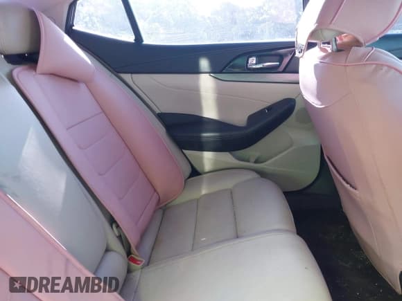 ✅ 2017 Nissan Maxima Platinum • VIN: 1N4AA6AP2HC448076 • Lot: 42513741. Wystawiony na IAAI z przebiegiem 156 641 mil. Bezpłatny archiwum sprzedaży aukcyjnych z USA i szczegółowy raport historii pojazdu na DreamBid. Zdjęcie 8.