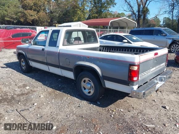 ✅ 1995 Dodge Dakota • VIN: 1B7GL23Y3SS323789 • Lot: 43692175. Wystawiony na IAAI z przebiegiem 170 000 mil. Bezpłatny archiwum sprzedaży aukcyjnych z USA i szczegółowy raport historii pojazdu na DreamBid. Zdjęcie 3.