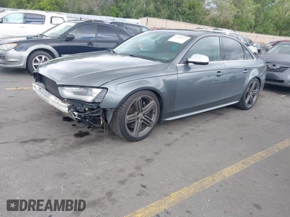 ✅ 2013 Audi S4 Premium Plus • VIN: WAUBGAFL0DA145368 • Lot: 42268379. Wystawiony na IAAI z przebiegiem 141 328 mil. Bezpłatny archiwum sprzedaży aukcyjnych z USA i szczegółowy raport historii pojazdu na DreamBid. Zdjęcie 18.