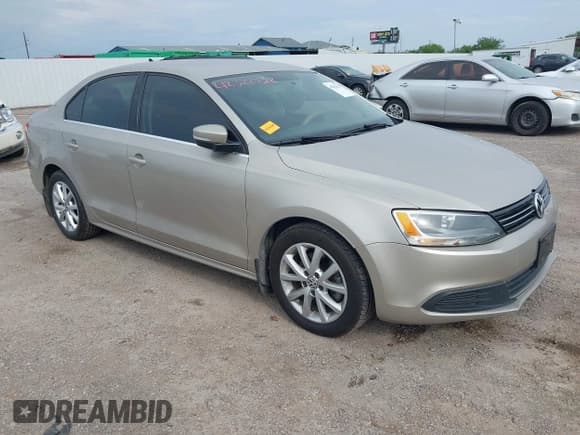 ✅ 2013 Volkswagen Jetta SE • VIN: 3VWDX7AJ2DM296040 • Lot: 42322512. Listed on IAAI with 136,599 mi. Free auction sales archive from the USA and detailed vehicle history report at DreamBid. Image 1.