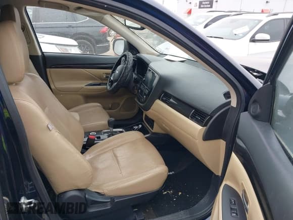 ✅ 2018 Mitsubishi Outlander ES • VIN: JA4AZ3A34JZ052369 • Лот: 41585805. Опубликован ранее на IAAI с пробегом 135 746 миль. Бесплатный доступ к архиву аукционных продаж из США и подробный отчёт об истории автомобиля на DreamBid. Изображение 5.