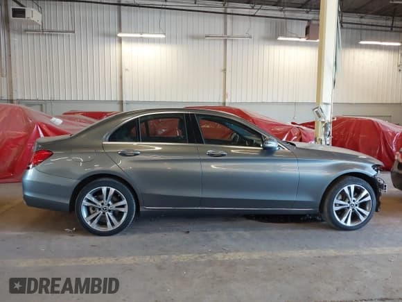 ✅ 2019 Mercedes-Benz C 300 • VIN: 55SWF8EB3KU301575 • Lot: 42616717. Wystawiony na IAAI z przebiegiem 92 366 mil. Bezpłatny archiwum sprzedaży aukcyjnych z USA i szczegółowy raport historii pojazdu na DreamBid. Zdjęcie 14.