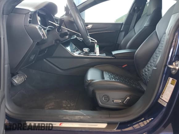 ✅ 2021 Audi RS 7 • VIN: WUAPCBF24MN900776 • Lot: 64460905. Wystawiony na Copart z przebiegiem 31 068 mil. Bezpłatny archiwum sprzedaży aukcyjnych z USA i szczegółowy raport historii pojazdu na DreamBid. Zdjęcie 7.