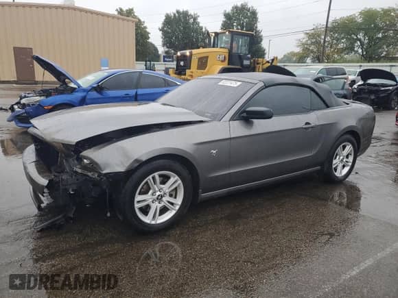 2014 Ford Mustang V6 с VIN 1ZVBP8EM5E5205674, выставлен на аукционе Copart как лот 82221475 с пробегом 85 170 миль миль и Списание • Salvage title. История ставок и продаж доступна на DreamBid. Изображение 1.