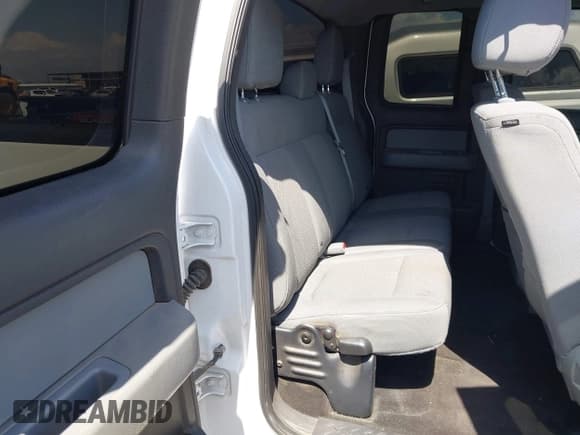 ✅ 2014 Ford F-150 XL • VIN: 1FTFX1CF6EKG35389 • Lot: 42643324. Wystawiony na IAAI z przebiegiem 190 235 mil. Bezpłatny archiwum sprzedaży aukcyjnych z USA i szczegółowy raport historii pojazdu na DreamBid. Zdjęcie 8.