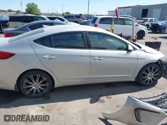2018 Hyundai Elantra Eco z VIN 5NPD94LAXJH308963, wystawiony jako IAAI lot #42390268 z przebiegiem 140 781 mil mil oraz . Historia ofert i sprzedaży dostępna na DreamBid. Obrazek 14.