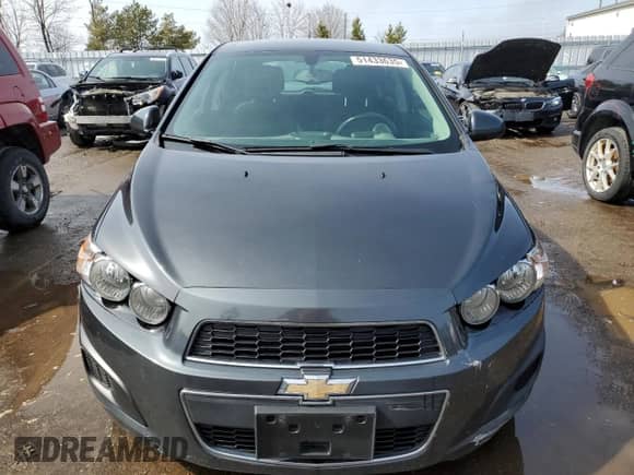 2014 Chevrolet Sonic LT z VIN 1G1JC6EH0E4209809, wystawiony jako Copart lot #51433635 z przebiegiem 127 868 mil mil oraz Czysty tytuł • Clean title. Historia ofert i sprzedaży dostępna na DreamBid. Obrazek 5.