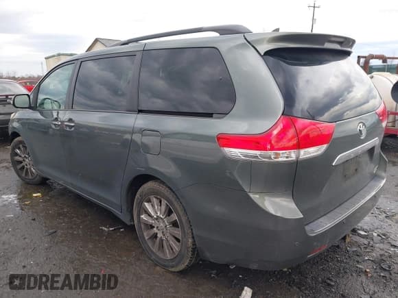 ✅ 2013 Toyota Sienna XLE • VIN: 5TDDK3DC7DS068591 • Lot: 41483280. Wystawiony na IAAI z przebiegiem 197 599 mil. Bezpłatny archiwum sprzedaży aukcyjnych z USA i szczegółowy raport historii pojazdu na DreamBid. Zdjęcie 3.