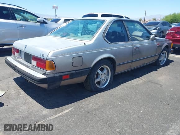 ✅ 1987 BMW 6 Series 635CSi • VIN: WBAEC8408H3265892 • Lot: 42636094. Wystawiony na IAAI z przebiegiem 152 446 mil. Bezpłatny archiwum sprzedaży aukcyjnych z USA i szczegółowy raport historii pojazdu na DreamBid. Zdjęcie 4.