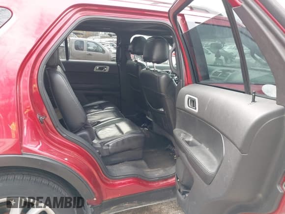 ✅ 2012 Ford Explorer XLT • VIN: 1FMHK8D80CGA93346 • Lot: 43627837. Wystawiony na IAAI z przebiegiem 228 702 mil. Bezpłatny archiwum sprzedaży aukcyjnych z USA i szczegółowy raport historii pojazdu na DreamBid. Zdjęcie 8.