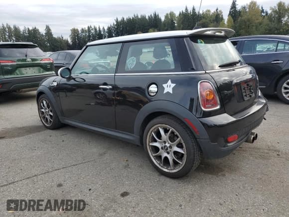 ✅ 2010 MINI Hardtop S • VIN: WMWMF7C53ATZ69109 • Лот: 86859085. Опубликован ранее на Copart с пробегом 85 876 миль. Бесплатный доступ к архиву аукционных продаж из США и подробный отчёт об истории автомобиля на DreamBid. Изображение 2.