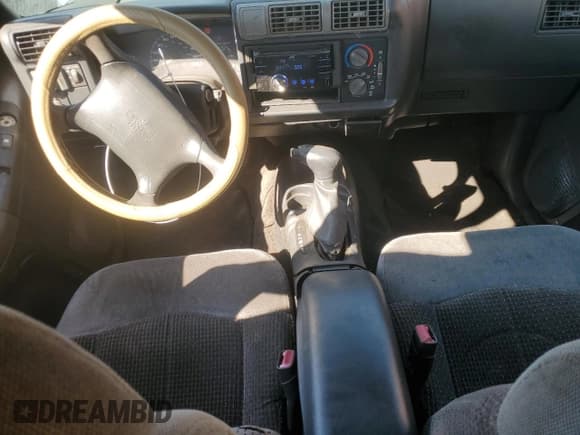 ✅ 1997 GMC Sonoma SLS • VIN: 1GTCS19X2V8528113 • Лот: 48530915. Опубликован ранее на Copart с пробегом 214 072 миль. Бесплатный доступ к архиву аукционных продаж из США и подробный отчёт об истории автомобиля на DreamBid. Изображение 8.