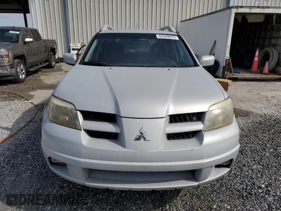 ✅ 2006 Mitsubishi Outlander SE • VIN: JA4LX41F46U051225 • Lot: 42949915. Wystawiony na Copart z przebiegiem 188 733 mil. Bezpłatny archiwum sprzedaży aukcyjnych z USA i szczegółowy raport historii pojazdu na DreamBid. Zdjęcie 5.