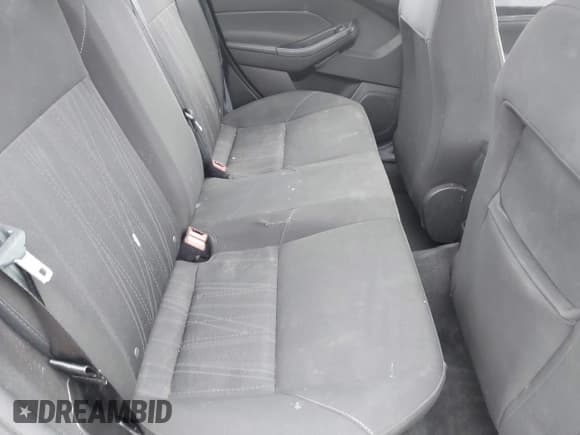 ✅ 2018 Ford Focus SE • VIN: 1FADP3FEXJL300524 • Lot: 43599068. Wystawiony na IAAI z przebiegiem 93 611 mil. Bezpłatny archiwum sprzedaży aukcyjnych z USA i szczegółowy raport historii pojazdu na DreamBid. Zdjęcie 8.