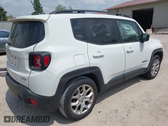 ✅ 2017 Jeep Renegade Latitude • VIN: ZACCJABB0HPF00759 • Lot: 42264251. Wystawiony na IAAI z przebiegiem 246 494 mil. Bezpłatny archiwum sprzedaży aukcyjnych z USA i szczegółowy raport historii pojazdu na DreamBid. Zdjęcie 4.