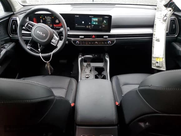 ✅ 2025 Kia Sorento S • VIN: 5XYRLDJC0SG392960 • Lot: 85005515. Wystawiony na Copart z przebiegiem 1 980 mil. Bezpłatny archiwum sprzedaży aukcyjnych z USA i szczegółowy raport historii pojazdu na DreamBid. Zdjęcie 8.