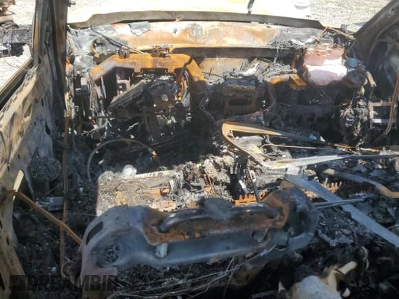 ✅ 2018 GMC Sierra 2500HD Denali • VIN: 1GT12UEY2JF114911 • Lot: 61385685. Wystawiony na Copart z przebiegiem Nie podano. Bezpłatny archiwum sprzedaży aukcyjnych z USA i szczegółowy raport historii pojazdu na DreamBid. Zdjęcie 8.