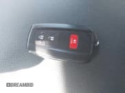 ✅ 2019 Toyota RAV4 XLE • VIN: 2T3W1RFV3KW012477 • Лот: 43271739. Опубликован ранее на IAAI с пробегом 188 136 миль. Бесплатный доступ к архиву аукционных продаж из США и подробный отчёт об истории автомобиля на DreamBid. Изображение 11.