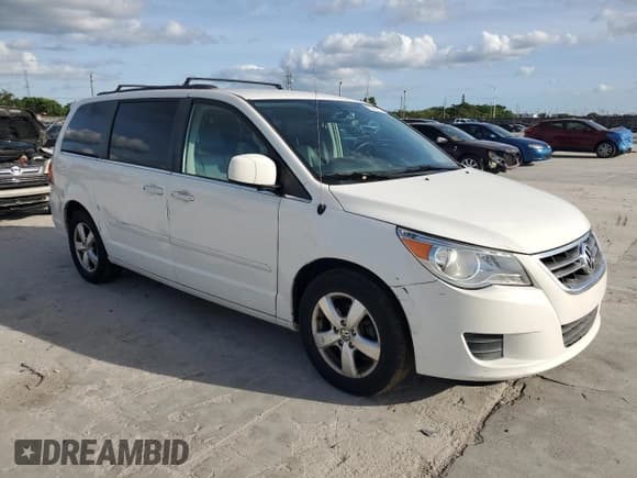✅ 2011 Volkswagen Routan SE • VIN: 2V4RW3DG0BR691768 • Лот: 75745714. Опубликован ранее на Copart с пробегом 137 846 миль. Бесплатный доступ к архиву аукционных продаж из США и подробный отчёт об истории автомобиля на DreamBid. Изображение 4.