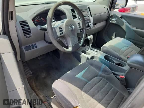 2015 Nissan Frontier S z VIN 1N6BD0CT3FN701417, wystawiony jako Copart lot #65043385 z przebiegiem 135 530 mil mil oraz Czysty tytuł • Clean title. Historia ofert i sprzedaży dostępna na DreamBid. Obrazek 8.