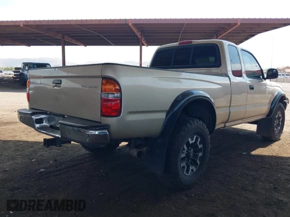 ✅ 2002 Toyota Tacoma PreRunner • VIN: 5TESN92N12Z123221 • Lot: 43067445. Listed on IAAI with 282,792 mi. Free auction sales archive from the USA and detailed vehicle history report at DreamBid. Image 4.