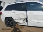 ✅ 2015 Jeep Grand Cherokee Laredo • VIN: 1C4RJEAG5FC957244 • Lot: 43530457. Wystawiony na IAAI z przebiegiem 93 671 mil. Bezpłatny archiwum sprzedaży aukcyjnych z USA i szczegółowy raport historii pojazdu na DreamBid. Zdjęcie 6.