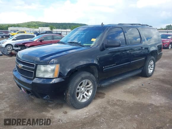 ✅ 2008 Chevrolet Suburban LTZ • VIN: 1GNFC160X8R252335 • Lot: 43109812. Wystawiony na IAAI z przebiegiem 324 571 mil. Bezpłatny archiwum sprzedaży aukcyjnych z USA i szczegółowy raport historii pojazdu na DreamBid. Zdjęcie 2.