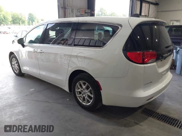 ✅ 2023 Chrysler Voyager LX • VIN: 2C4RC1CG6PR525139 • Lot: 42592831. Wystawiony na IAAI z przebiegiem 60 771 mil. Bezpłatny archiwum sprzedaży aukcyjnych z USA i szczegółowy raport historii pojazdu na DreamBid. Zdjęcie 3.
