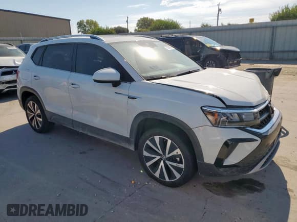 ✅ 2024 Volkswagen Taos SE • VIN: 3VVEX7B24RM065972 • Лот: 85296065. Опубликован ранее на Copart с пробегом 10 296 миль. Бесплатный доступ к архиву аукционных продаж из США и подробный отчёт об истории автомобиля на DreamBid. Изображение 4.