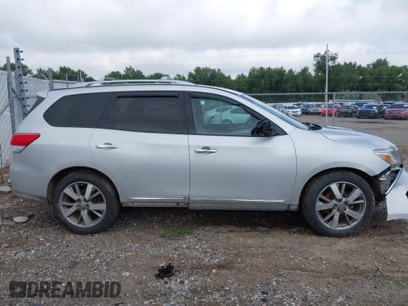 ✅ 2016 Nissan Pathfinder Platinum • VIN: 5N1AR2MM4GC657696 • Lot: 42832227. Listed on IAAI with 97,172 mi. Free auction sales archive from the USA and detailed vehicle history report at DreamBid. Image 13.